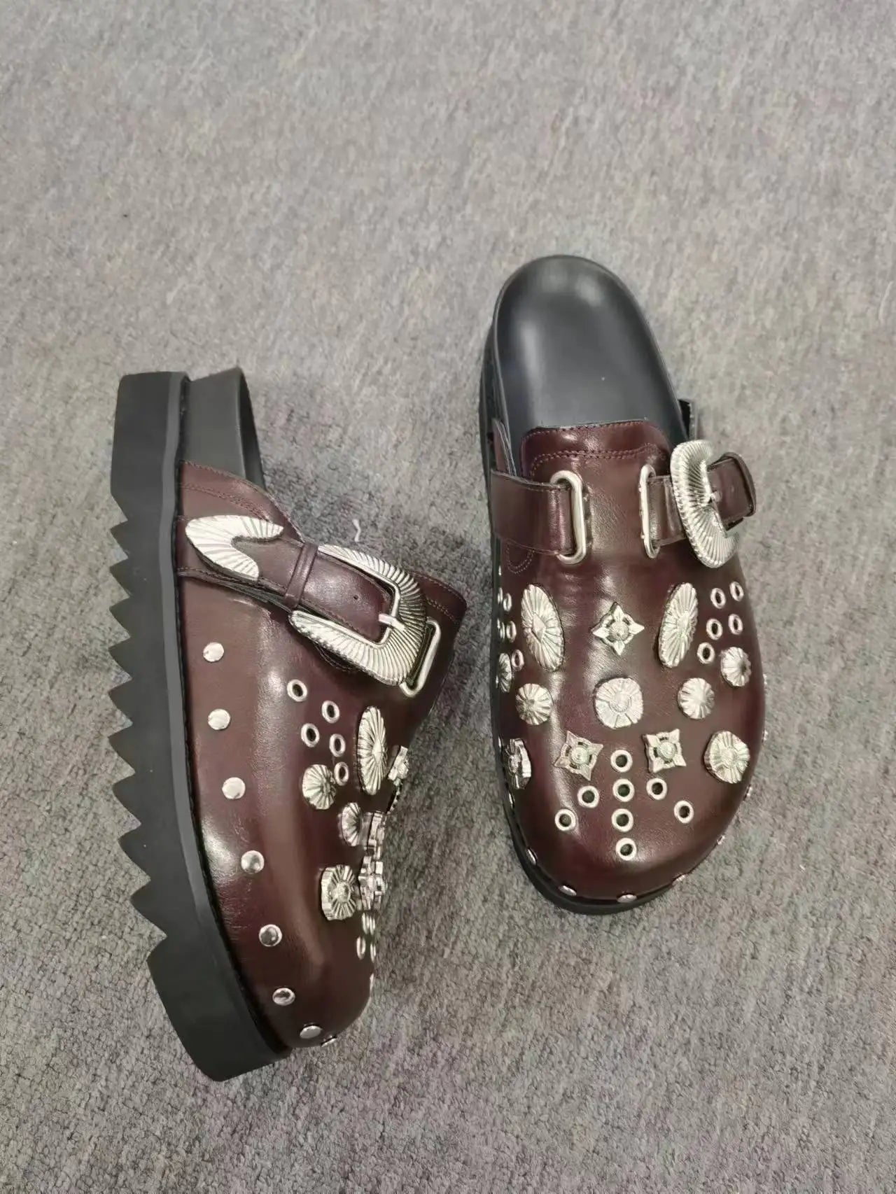 Stylish Woman White Brown Leather with Silver Rivets Slippers Buckle Decoration Comfortable Slip On Round Toe Female Mules Shoes