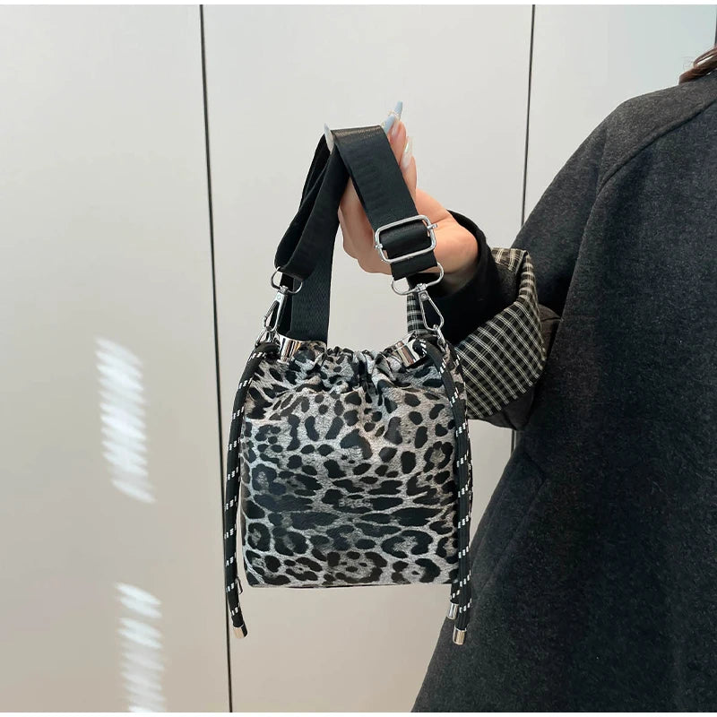 New Women's Mini Leopard Crossbody Bag Pu Leather Bucket Bag Drawstring Shoulder Bag Wide Strape Women's Bags Large Storage Bags