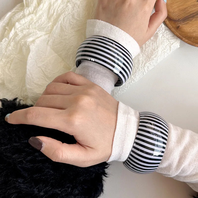 Fashion Resin Black White Stripe Thick Cuff Bracelet Women Charm Korean Acrylic Wide Chunky Geometric Open Bangle Party Jewelry