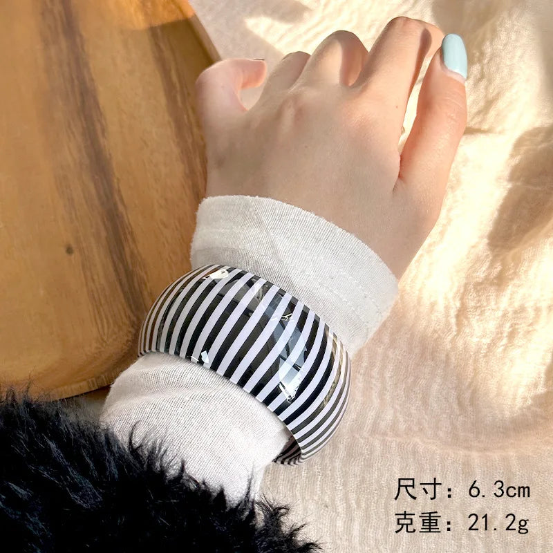 Fashion Resin Black White Stripe Thick Cuff Bracelet Women Charm Korean Acrylic Wide Chunky Geometric Open Bangle Party Jewelry