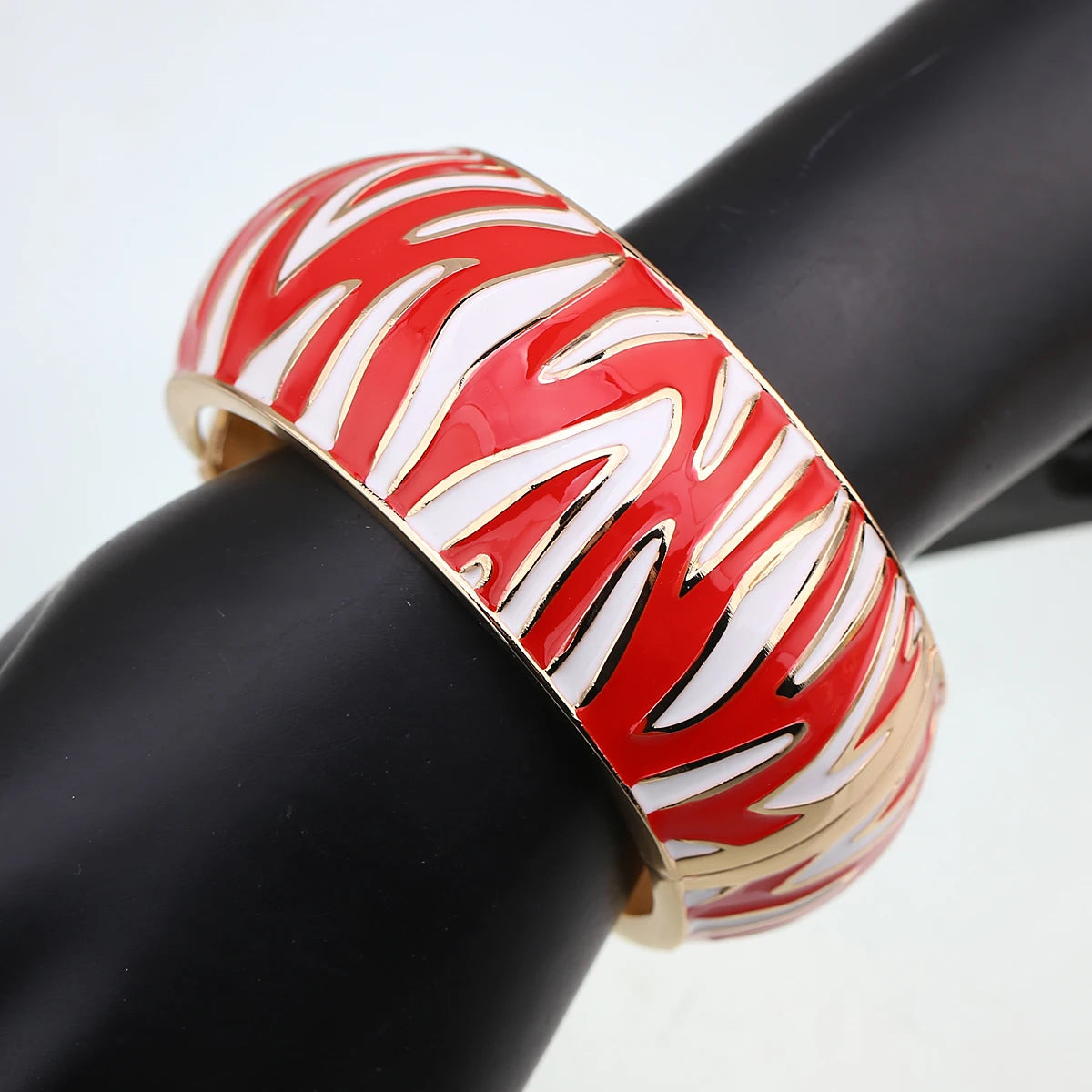 New Arrival Golden Plated Zebra-Print Shape Round Bangle Cuff Bracelet for Women Party Prom Wedding Gift Jewelry 2 Colors