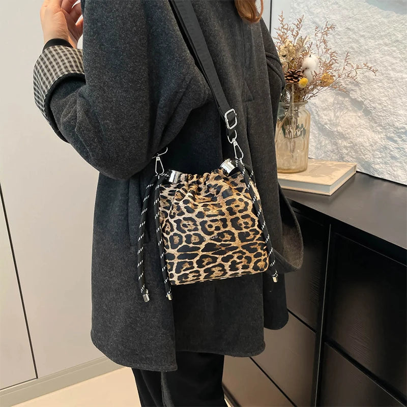 New Women's Mini Leopard Crossbody Bag Pu Leather Bucket Bag Drawstring Shoulder Bag Wide Strape Women's Bags Large Storage Bags