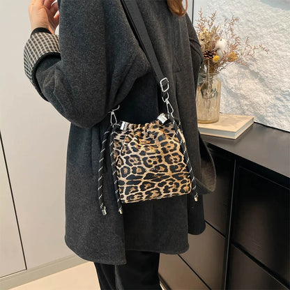 New Women's Mini Leopard Crossbody Bag Pu Leather Bucket Bag Drawstring Shoulder Bag Wide Strape Women's Bags Large Storage Bags