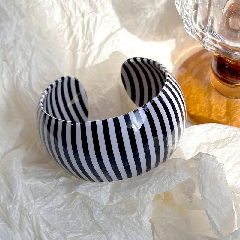 Fashion Resin Black White Stripe Thick Cuff Bracelet Women Charm Korean Acrylic Wide Chunky Geometric Open Bangle Party Jewelry