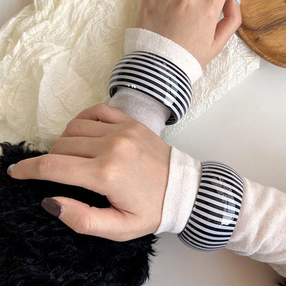 Fashion Resin Black White Stripe Thick Cuff Bracelet Women Charm Korean Acrylic Wide Chunky Geometric Open Bangle Party Jewelry