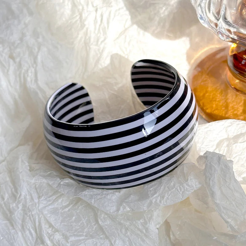 Fashion Resin Black White Stripe Thick Cuff Bracelet Women Charm Korean Acrylic Wide Chunky Geometric Open Bangle Party Jewelry