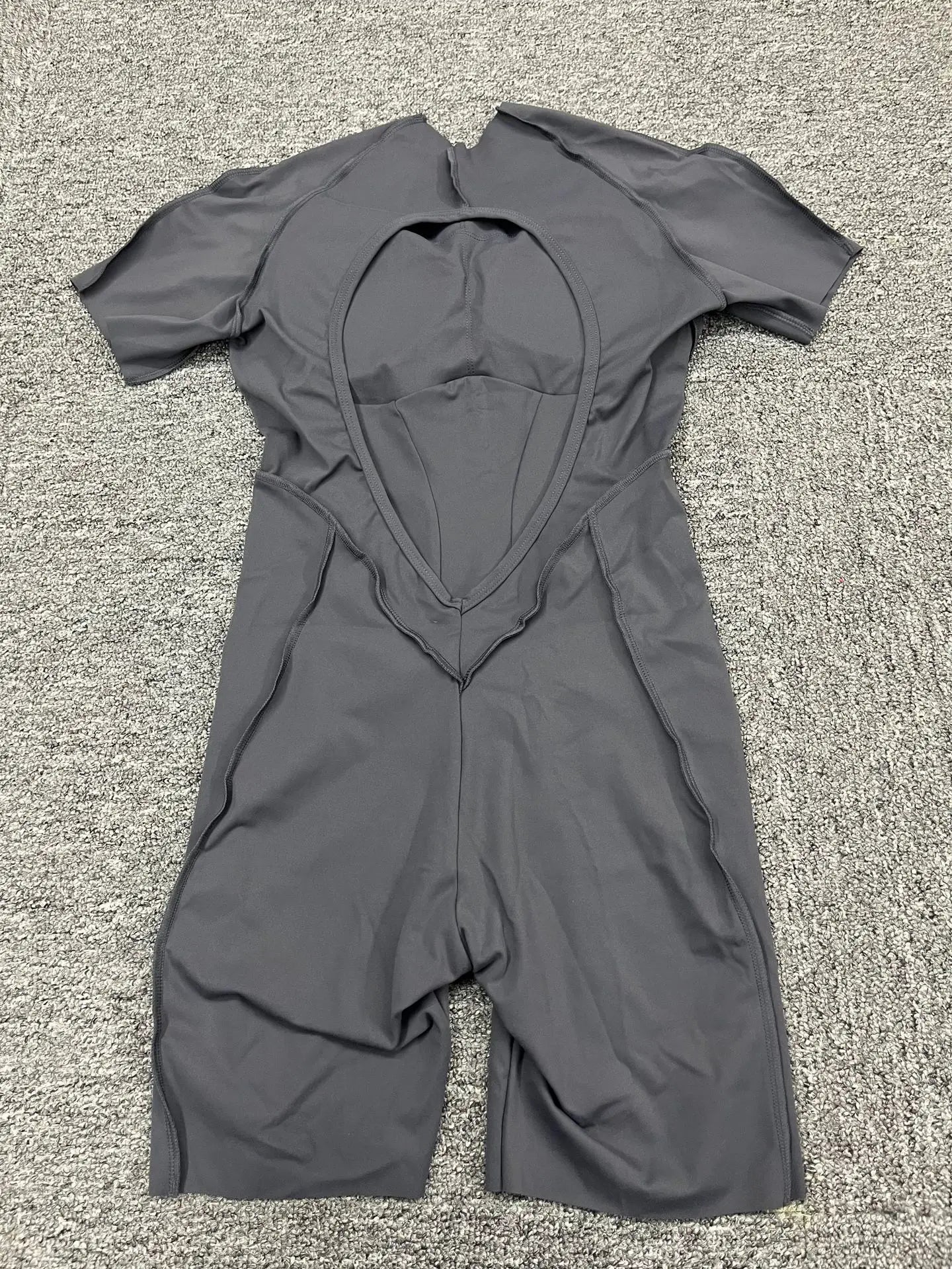 Customized LOGO women's three-dimensional aesthetic sports one-piece yoga clothes tight short-sleeved hollow back onesie