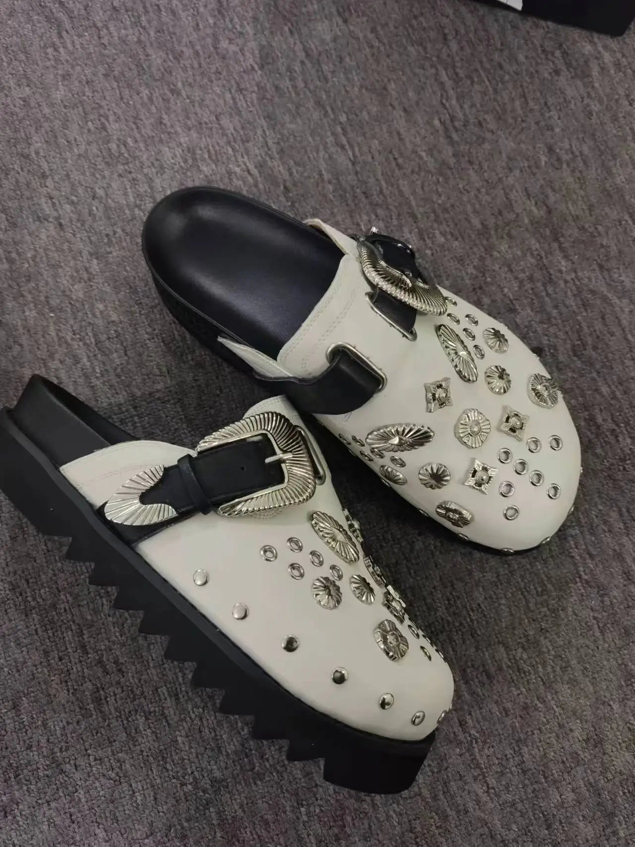 Stylish Woman White Brown Leather with Silver Rivets Slippers Buckle Decoration Comfortable Slip On Round Toe Female Mules Shoes