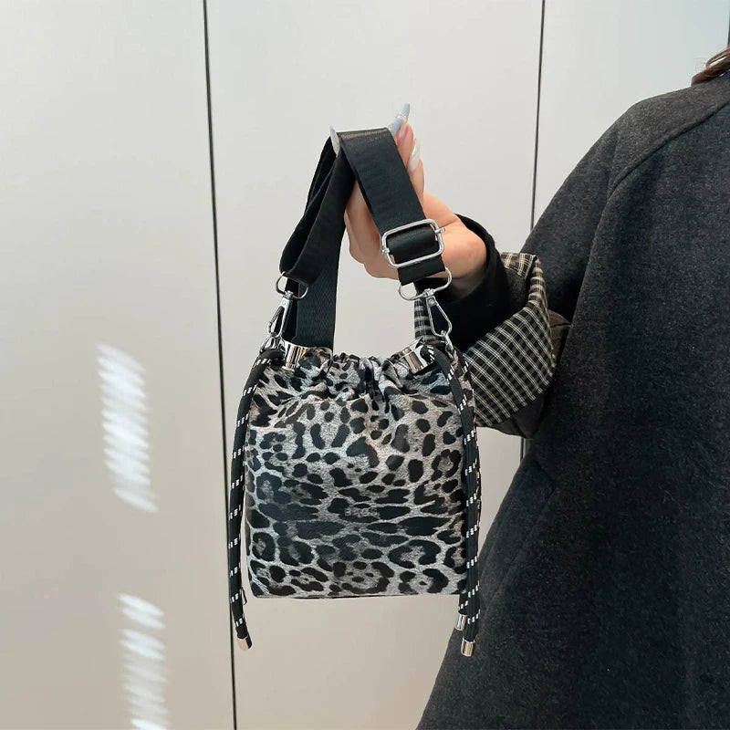New Women's Mini Leopard Crossbody Bag Pu Leather Bucket Bag Drawstring Shoulder Bag Wide Strape Women's Bags Large Storage Bags
