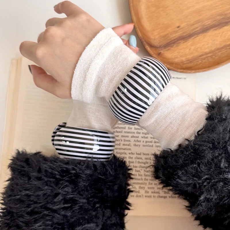 Fashion Resin Black White Stripe Thick Cuff Bracelet Women Charm Korean Acrylic Wide Chunky Geometric Open Bangle Party Jewelry