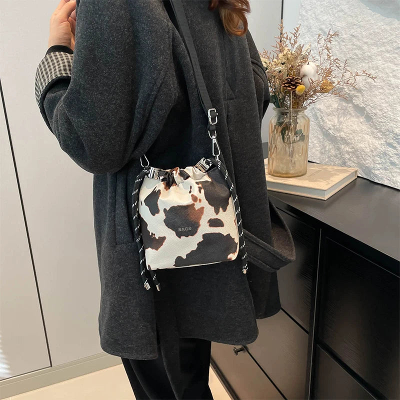 New Women's Mini Leopard Crossbody Bag Pu Leather Bucket Bag Drawstring Shoulder Bag Wide Strape Women's Bags Large Storage Bags