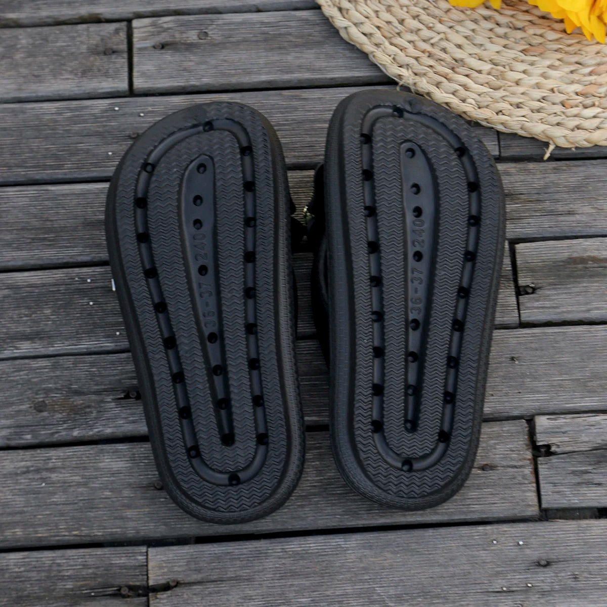 Summer Women Multi-Color Flip Flops Fashion Metallic Teddy Bear Bow Slide Sandal Beach Vacation Home shower Versatile Footwear