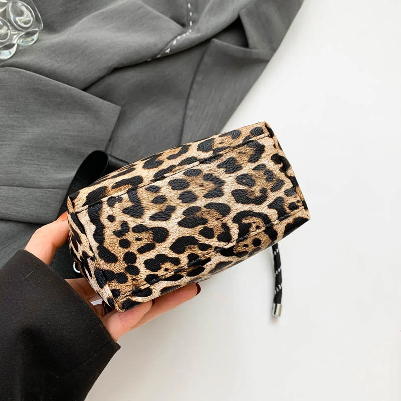 New Women's Mini Leopard Crossbody Bag Pu Leather Bucket Bag Drawstring Shoulder Bag Wide Strape Women's Bags Large Storage Bags