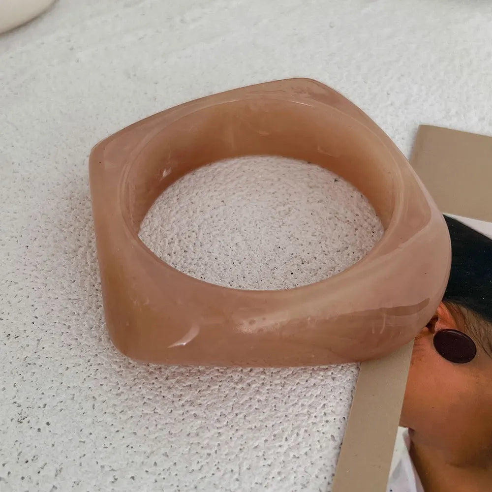 KMVEXO Vintage Punk Beige Khaki Thick Resin Acrylic Smudging Bangles Geometric Irregular Bangle Bracelets For Women Men Jewelry