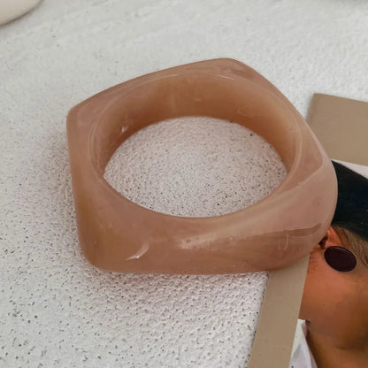 KMVEXO Vintage Punk Beige Khaki Thick Resin Acrylic Smudging Bangles Geometric Irregular Bangle Bracelets For Women Men Jewelry