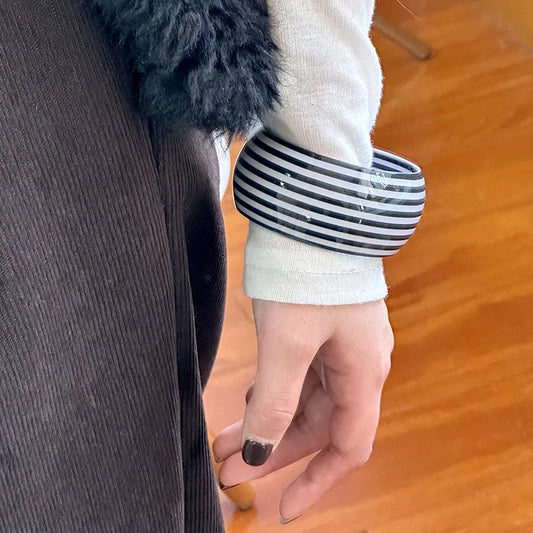 Fashion Resin Black White Stripe Thick Cuff Bracelet Women Charm Korean Acrylic Wide Chunky Geometric Open Bangle Party Jewelry